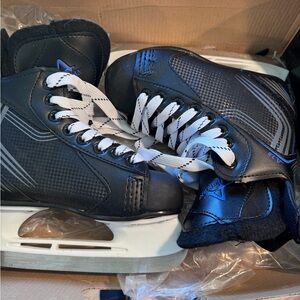 AMERICAN Black Hockey Ice Skates with White Laces